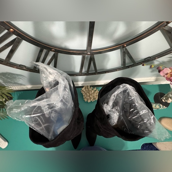 Black Stretch Over The Knee Boots( size 7) Never Been worn!! - Picture 5 of 8